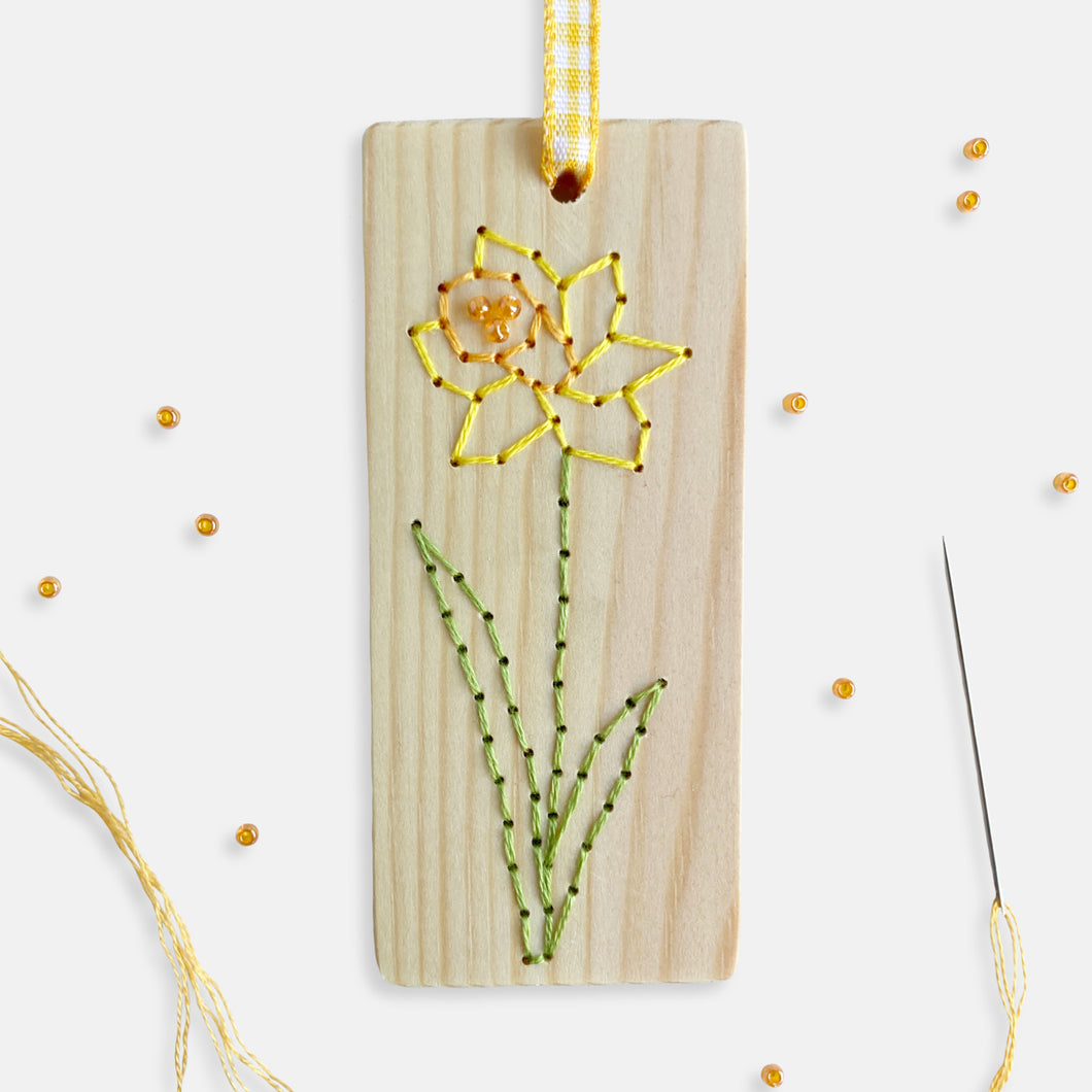 Wooden Daffodil Embroidery Kit